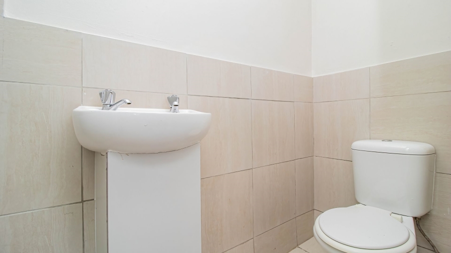 To Let 1 Bedroom Property for Rent in Bishopscourt Western Cape